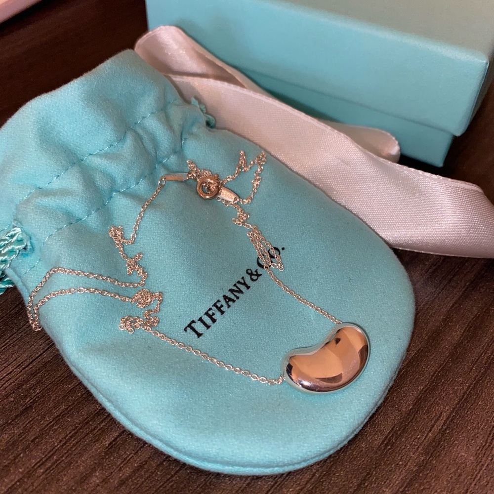 Tiffany and co Elsa Peretti 
Bean design Pendant